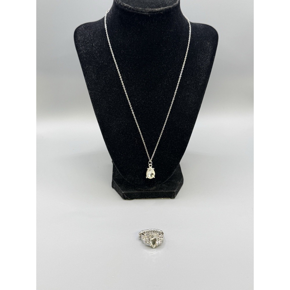 Paparazzi Happily Ever Eloquent White Ring Size 6-10 and Necklace